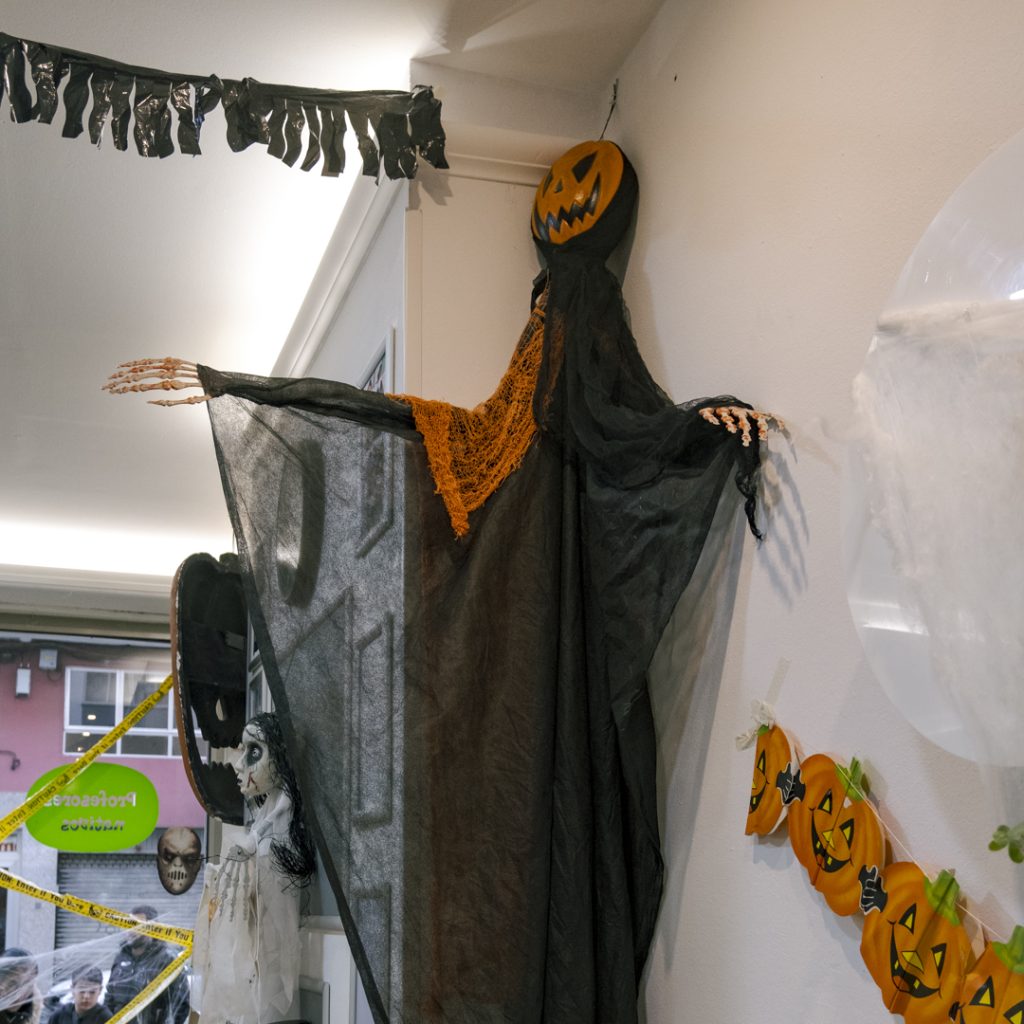 30102023 DSF7952 Scary Halloween!! Welcome English 30102023 DSF7952