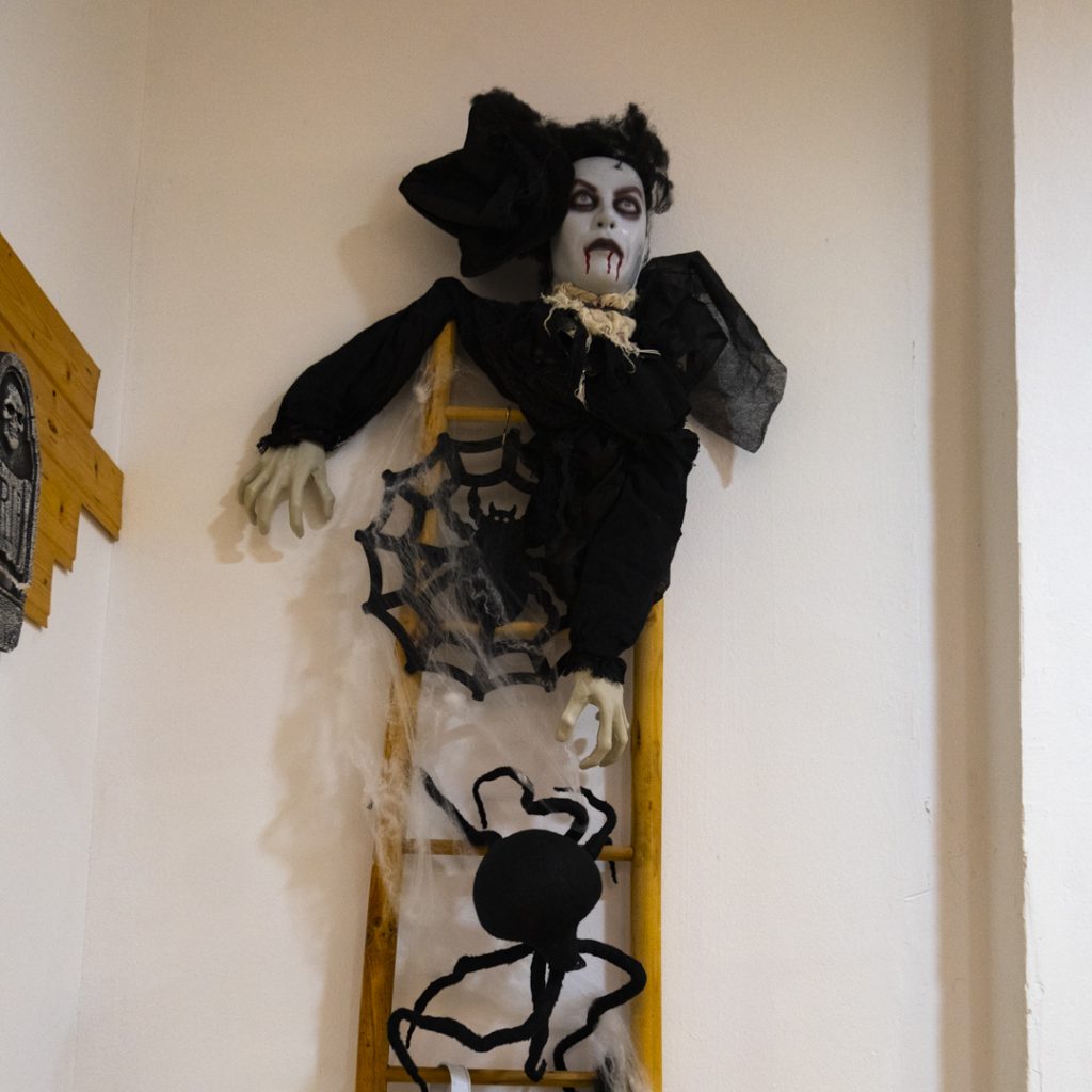 30102023 DSF7953 Scary Halloween!! Welcome English 30102023 DSF7953