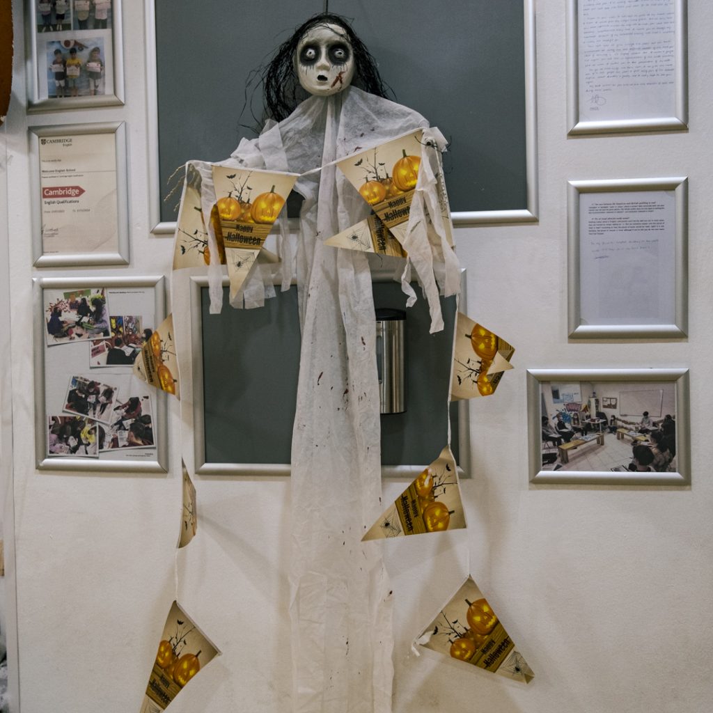 30102023 DSF7955 Scary Halloween!! Welcome English 30102023 DSF7955