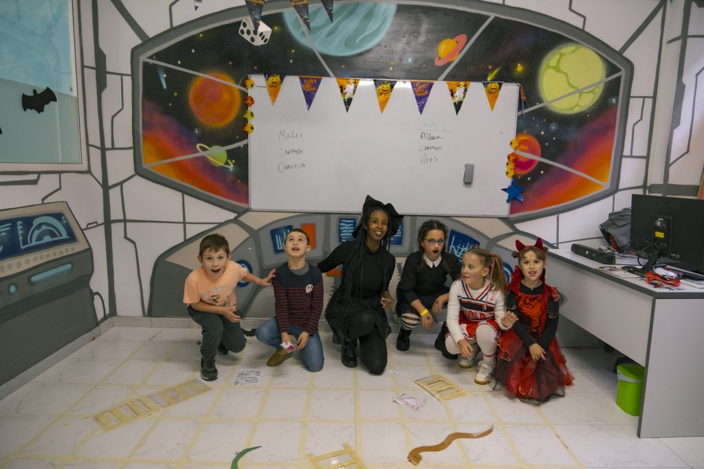 30102023 DSF7985 Scary Halloween!! Welcome English 30102023 DSF7985