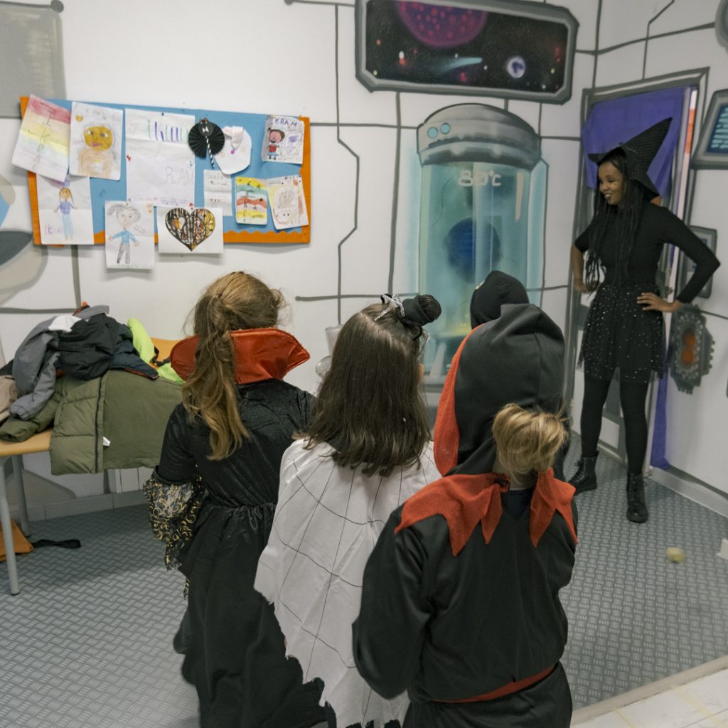 30102023 DSF8054 Scary Halloween!! Welcome English 30102023 DSF8054